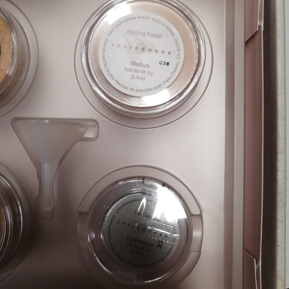 ** LAST ONE*** SHEER COVER MINERAL MAKEUP KIT Medium - Picture 14 of 14